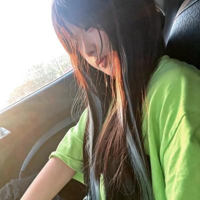 她很漂亮